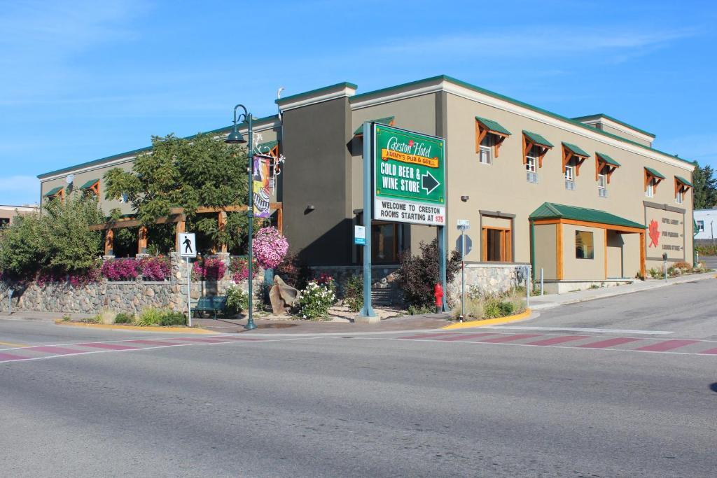 Creston Hotel & Suites Bagian luar foto