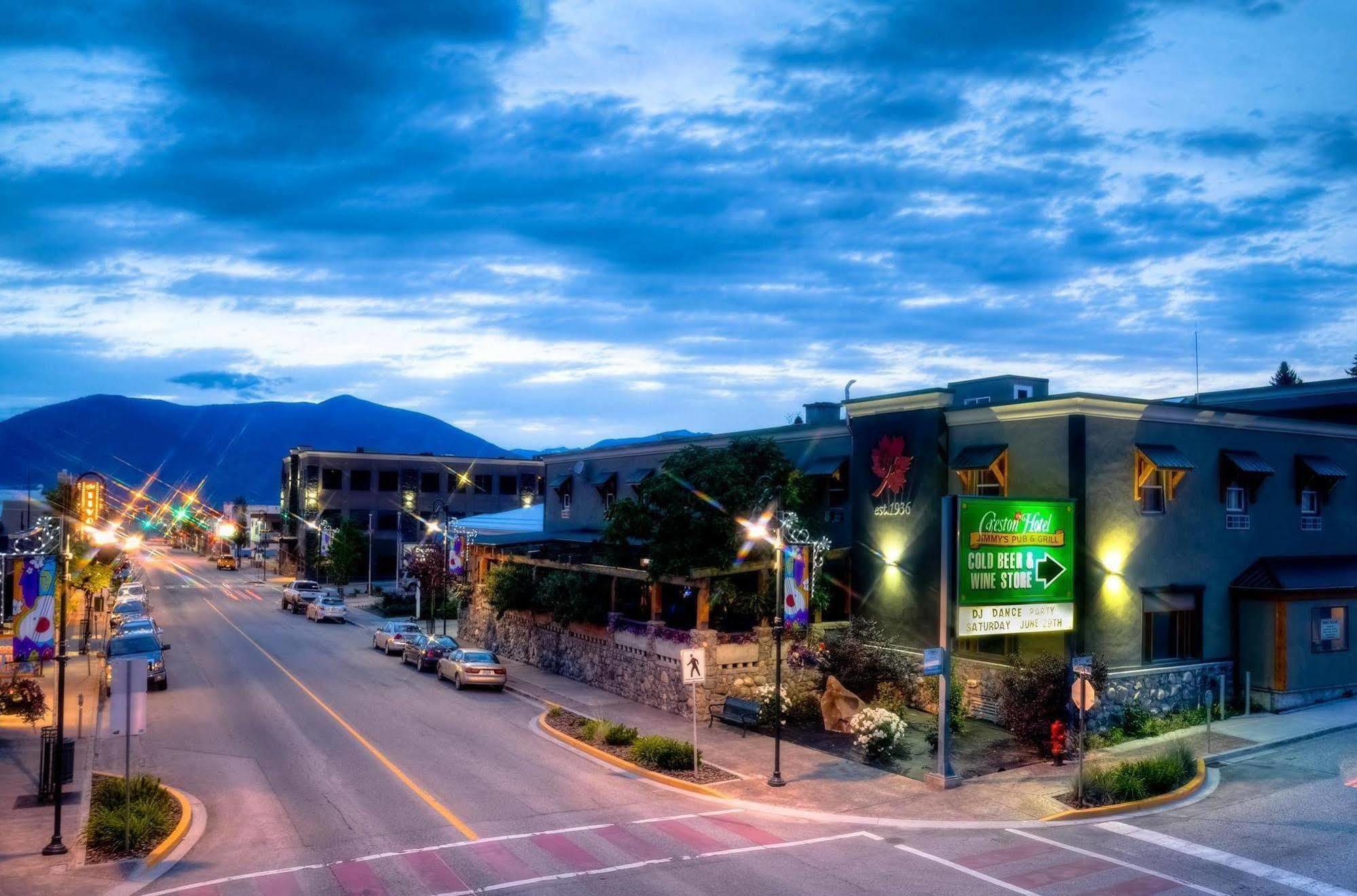 Creston Hotel & Suites Bagian luar foto