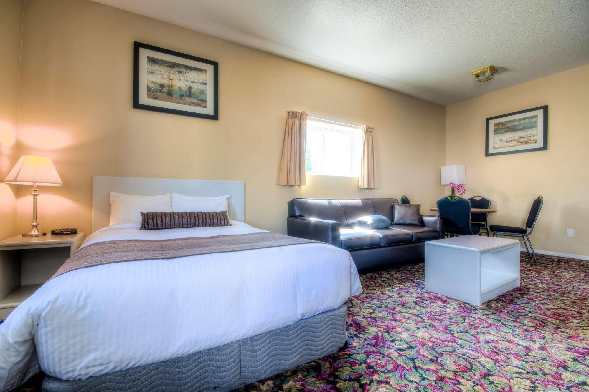 Creston Hotel & Suites Bagian luar foto