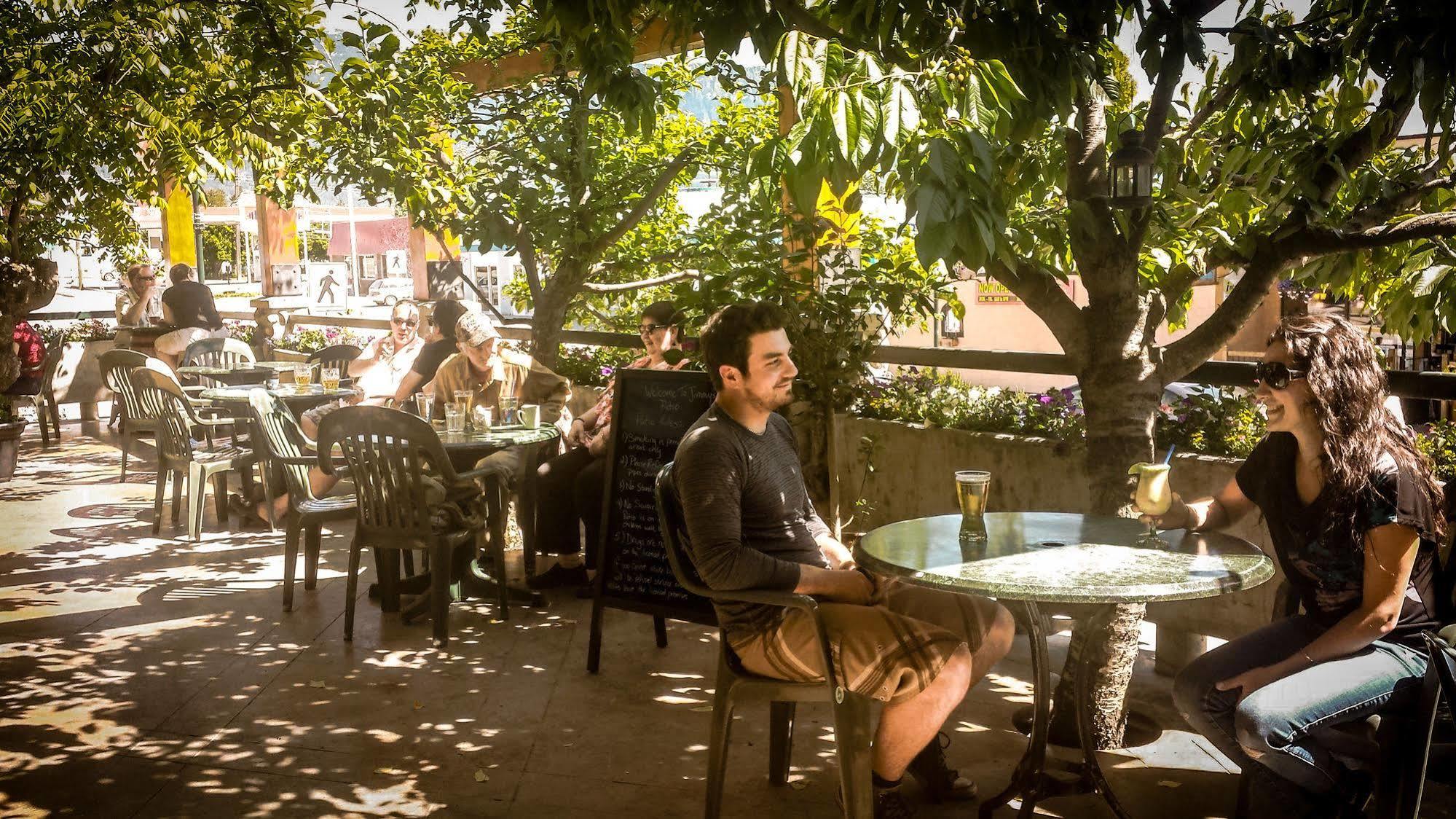 Creston Hotel & Suites Bagian luar foto